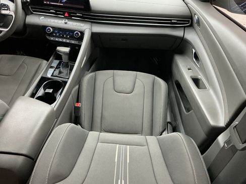 Used 2023 Hyundai Elantra SEL w/ Convenience Package FWD image 28