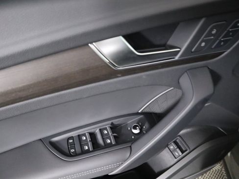 Used 2025 Audi Q5 e Premium Plus w/ Premium Plus Package image 25