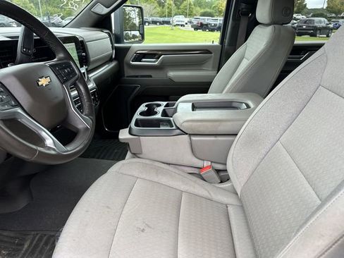 Used 2025 Chevrolet Silverado 2500 LT w/ Convenience Package image 9