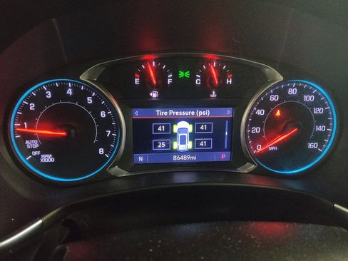 Used 2019 Chevrolet Equinox Premier FWD image 23