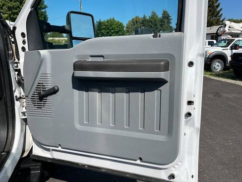 Used 2015 Ford F550 4x4 Regular Cab Super Duty image 13
