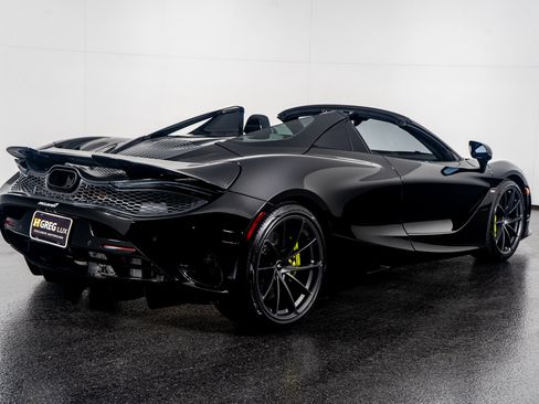 Used 2024 McLaren 750S Spider image 12