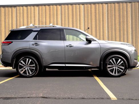 Used 2023 Nissan Pathfinder Platinum AWD/4WD image 13
