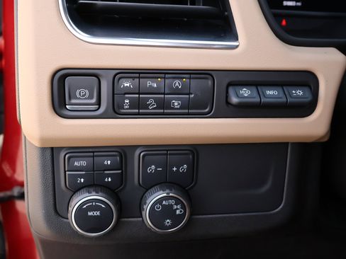Used 2023 Chevrolet Tahoe Premier AWD/4WD image 14