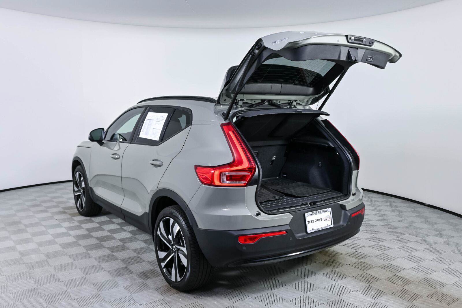 Used 2023 Volvo XC40 B5 Plus w/ Protection Package AWD/4WD image 31