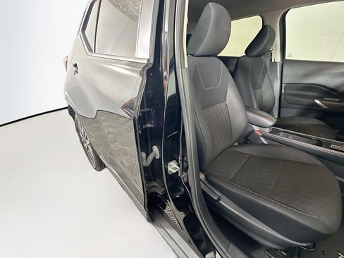 Used 2022 Nissan Kicks SV w/ Exterior Package FWD image 28