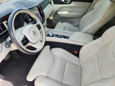 Used 2023 Volvo XC60 B5 Ultimate w/ Climate Package FWD image 2