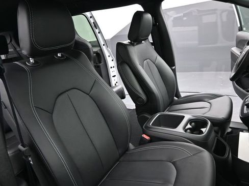 New 2026 Chrysler Voyager LX image 24