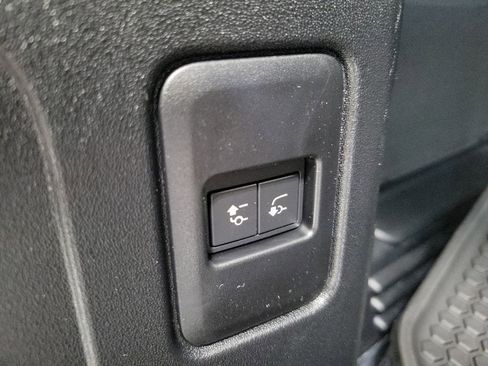 New 2025 Land Rover Defender 110 S image 29