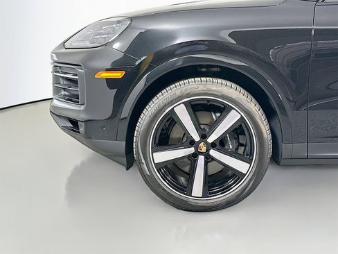 Certified 2025 Porsche Cayenne image 11