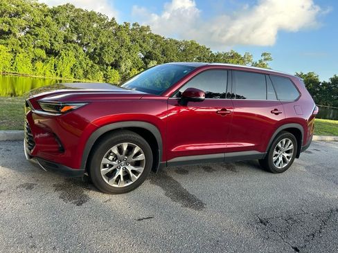 Certified 2024 Toyota Grand Highlander FWD image 2