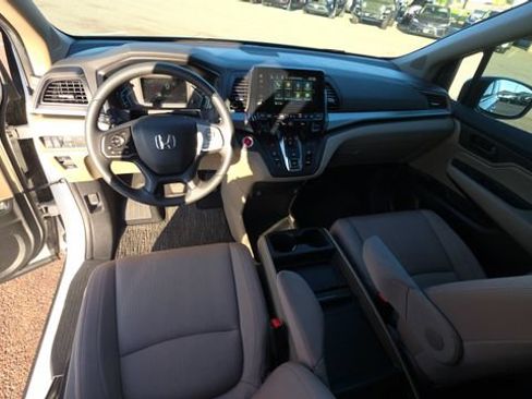 Used 2024 Honda Odyssey EX image 16