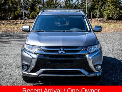Used 2018 Mitsubishi Outlander 4WD Plug-In Hybrid image 2