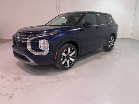 New 2025 Mitsubishi Outlander SE image 7