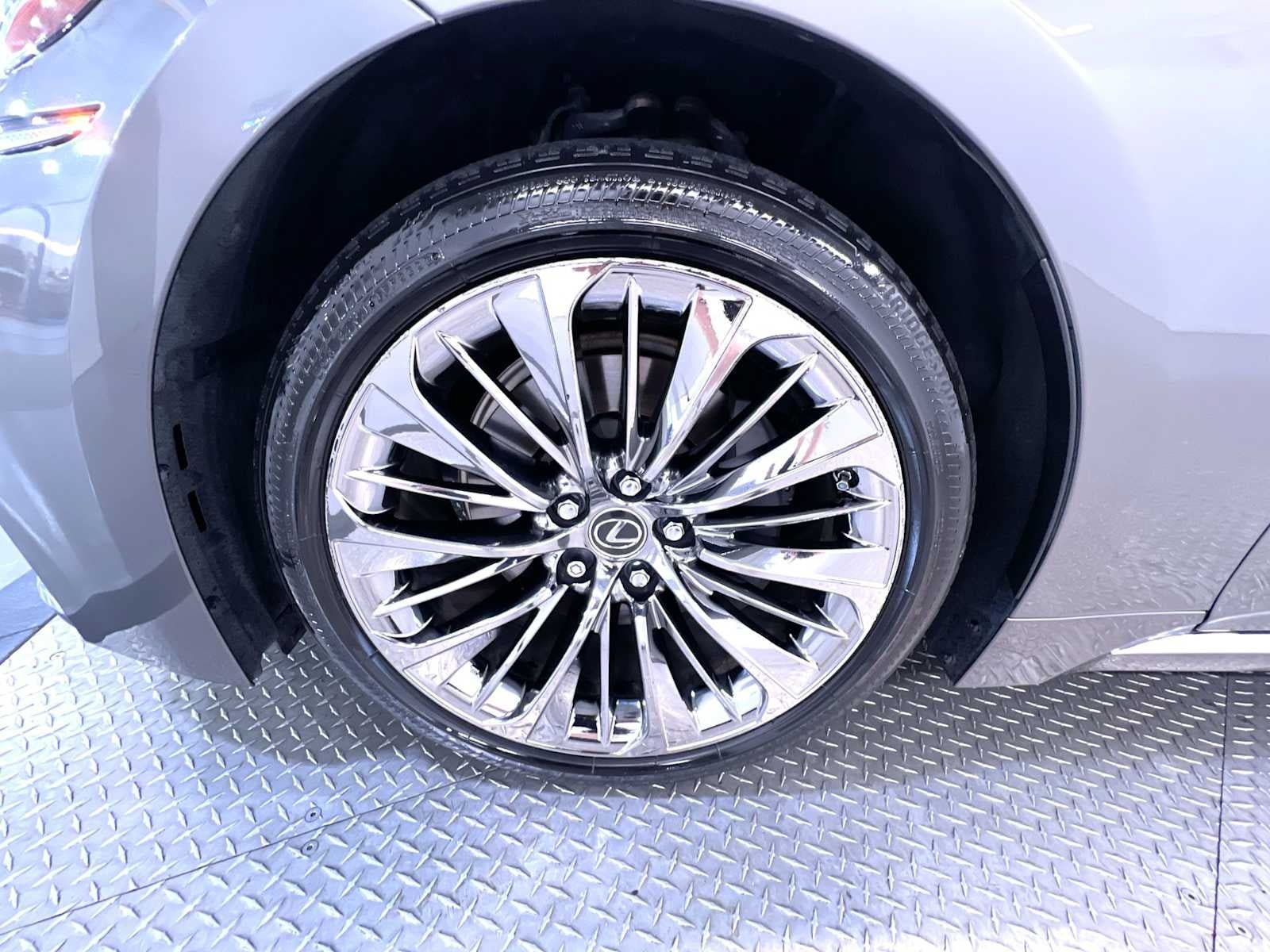 Used 2019 Lexus LS 500 AWD image 10