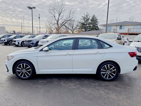 Used 2025 Volkswagen Jetta SE w/ Sunroof Package image 13
