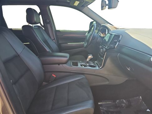 Used 2019 Jeep Grand Cherokee Altitude AWD/4WD image 17