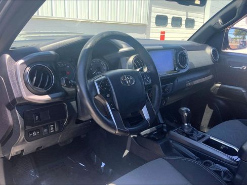 Used 2020 Toyota Tacoma TRD Sport AWD/4WD image 18