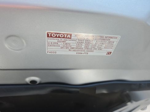 Used 2024 Toyota Tundra Limited AWD/4WD image 11