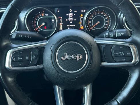 Used 2022 Jeep Wrangler Unlimited Sahara AWD/4WD image 23