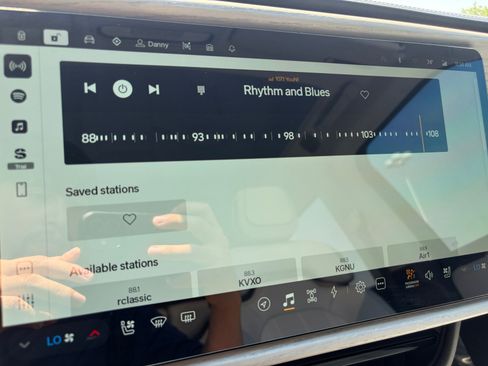 Used 2025 Rivian R1S Premium AWD/4WD image 22