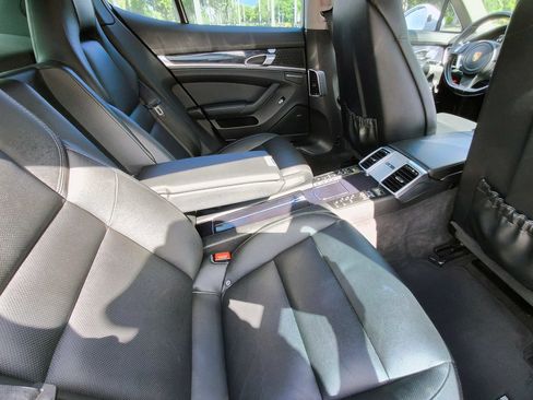 Used 2016 Porsche Panamera S RWD image 37