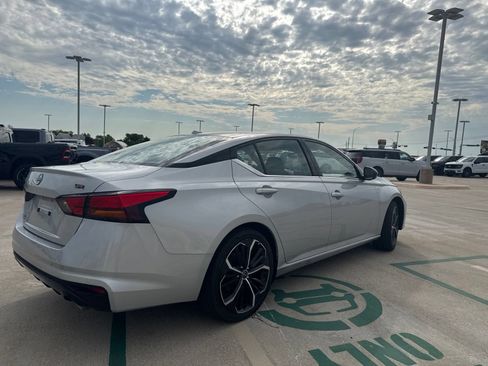 Used 2023 Nissan Altima 2.5 SR FWD image 3