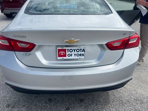 Used 2017 Chevrolet Malibu LT FWD image 3