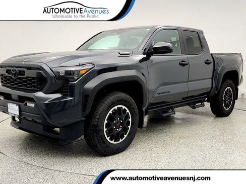 Used 2025 Toyota Tacoma TRD Off-Road AWD/4WD image 1