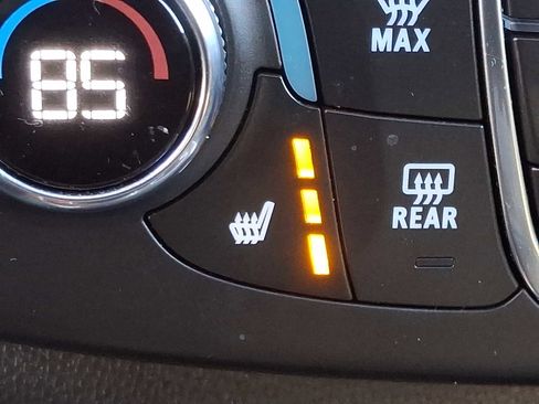 Used 2023 Chevrolet Traverse RS image 27