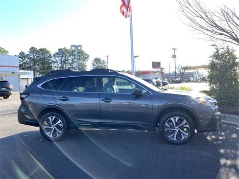 Used 2022 Subaru Outback Limited image 9