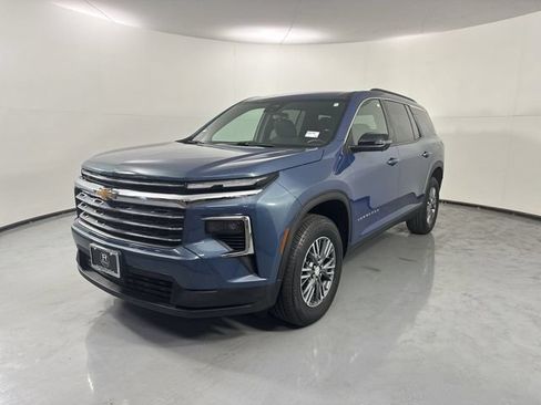 Used 2024 Chevrolet Traverse LT w/ LPO, Floor Liner Package FWD image 2