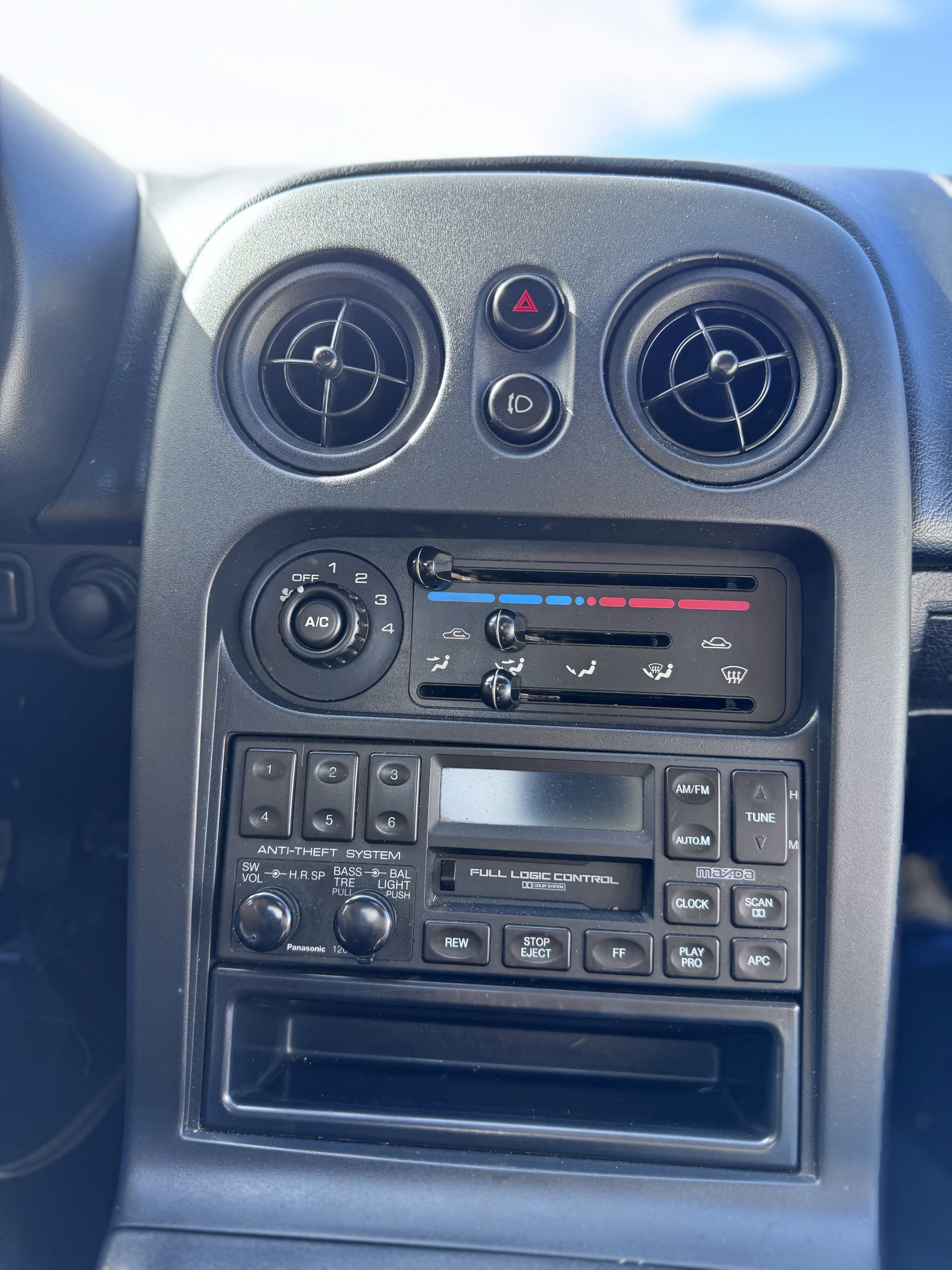 Used 1996 MAZDA MX-5 Miata RWD image 59