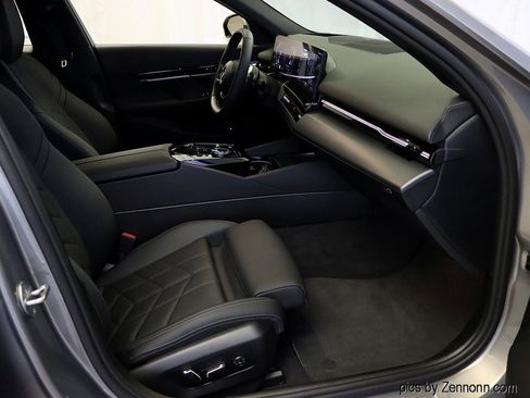 Certified 2024 BMW 530i xDrive w/ Premium Package image 37