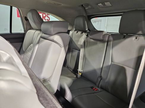 Used 2021 Toyota Highlander XLE FWD image 38