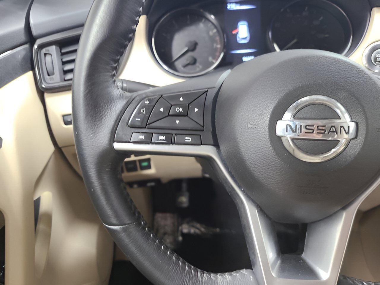 Used 2017 Nissan Rogue SV AWD/4WD image 24