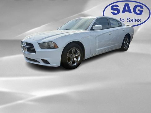 Used 2014 Dodge Charger SE w/ Sport Appearance Group image 5