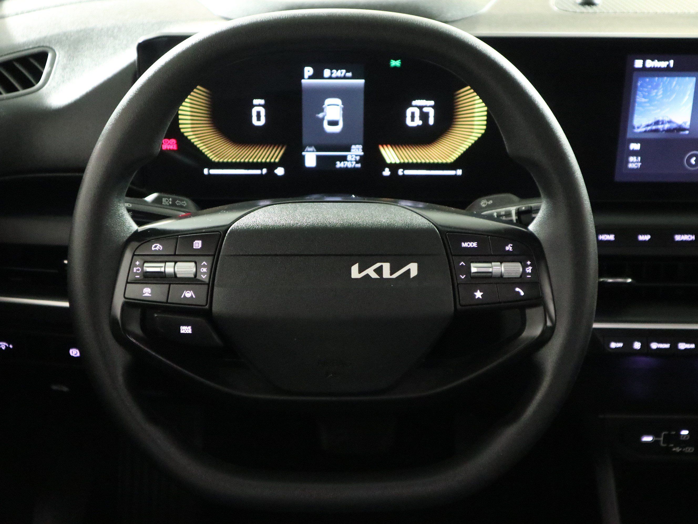 Used 2025 Kia K4 FWD image 17