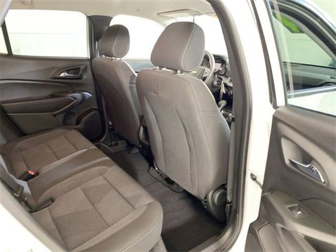 Used 2024 Chevrolet Trax LS w/ LS Convenience Package image 32