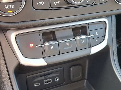 Used 2023 GMC Terrain SLT w/ Elevation Edition FWD image 15