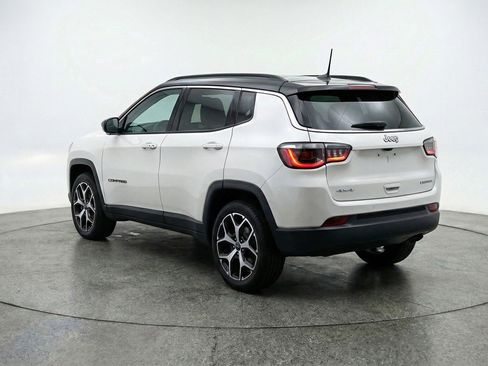 Used 2025 Jeep Compass Limited image 6
