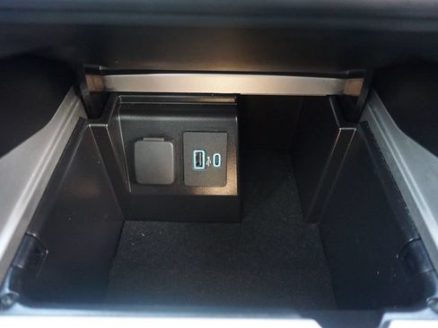 Used 2022 Ford Explorer Limited w/ Equipment Group 301A RWD image 13