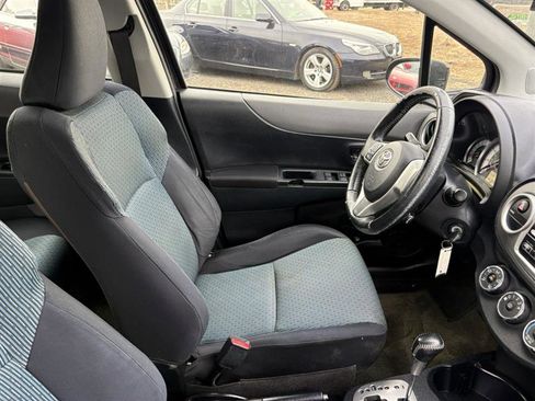 Used 2012 Toyota Yaris SE image 21