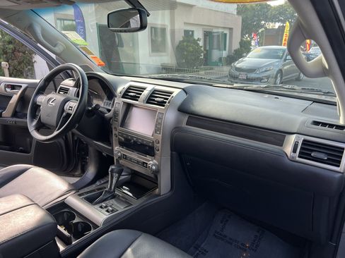 Used 2014 Lexus GX 460 image 36