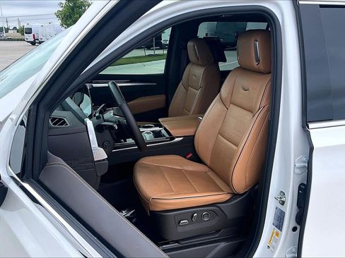 Used 2025 Cadillac Escalade ESV Premium Luxury w/ Touring Package AWD/4WD image 8