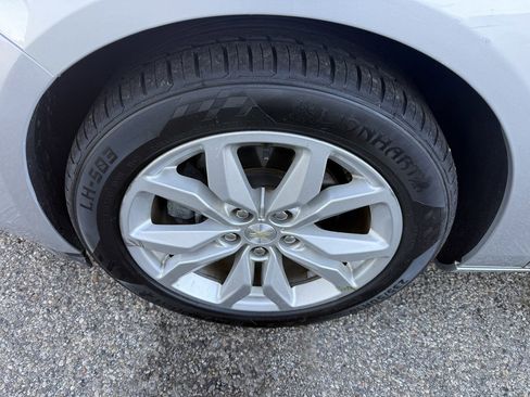 Used 2019 Chevrolet Impala LT FWD image 9