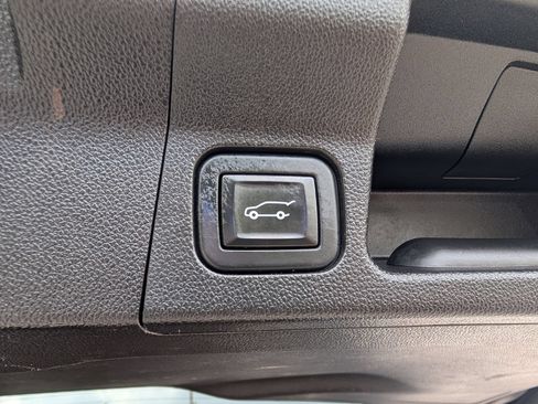 Used 2020 GMC Acadia SLE w/ Driver Convenience Package FWD image 22