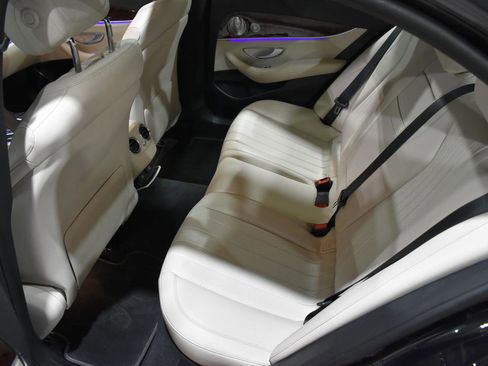 Used 2018 Mercedes-Benz E 400 4MATIC Sedan image 23
