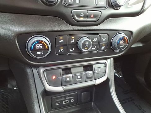 Used 2024 GMC Terrain AT4 w/ Infotainment Package II AWD/4WD image 32