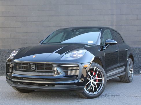 Certified 2023 Porsche Macan S image 1